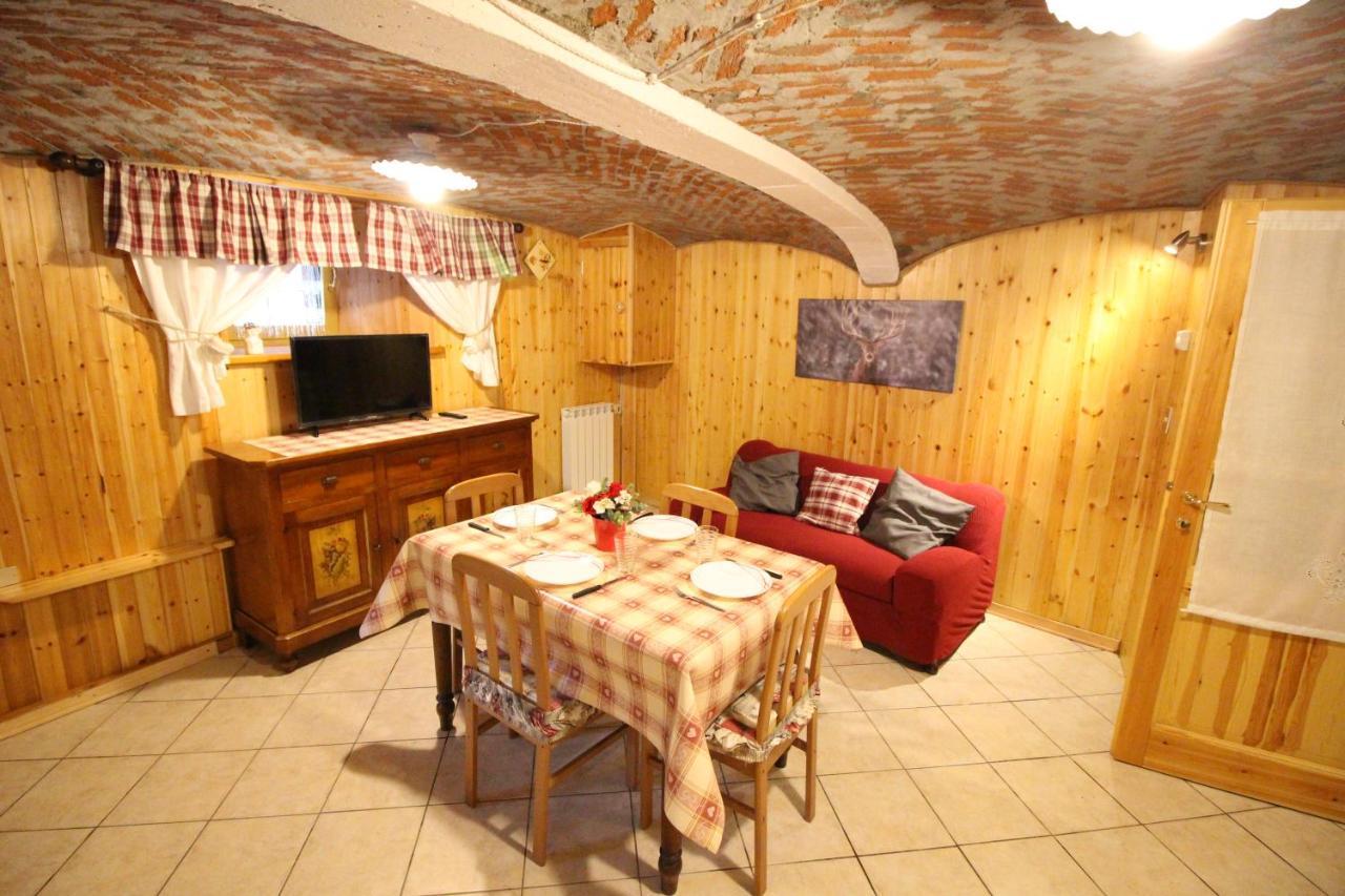 L'Ermellino Bilocale In Centro - Affitti Brevi Italia Διαμέρισμα Brusson Εξωτερικό φωτογραφία